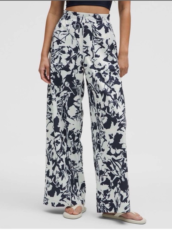 lululemon athletica Pants - Lululemon Swift Mid Rise Wide-Leg Pant Size 6